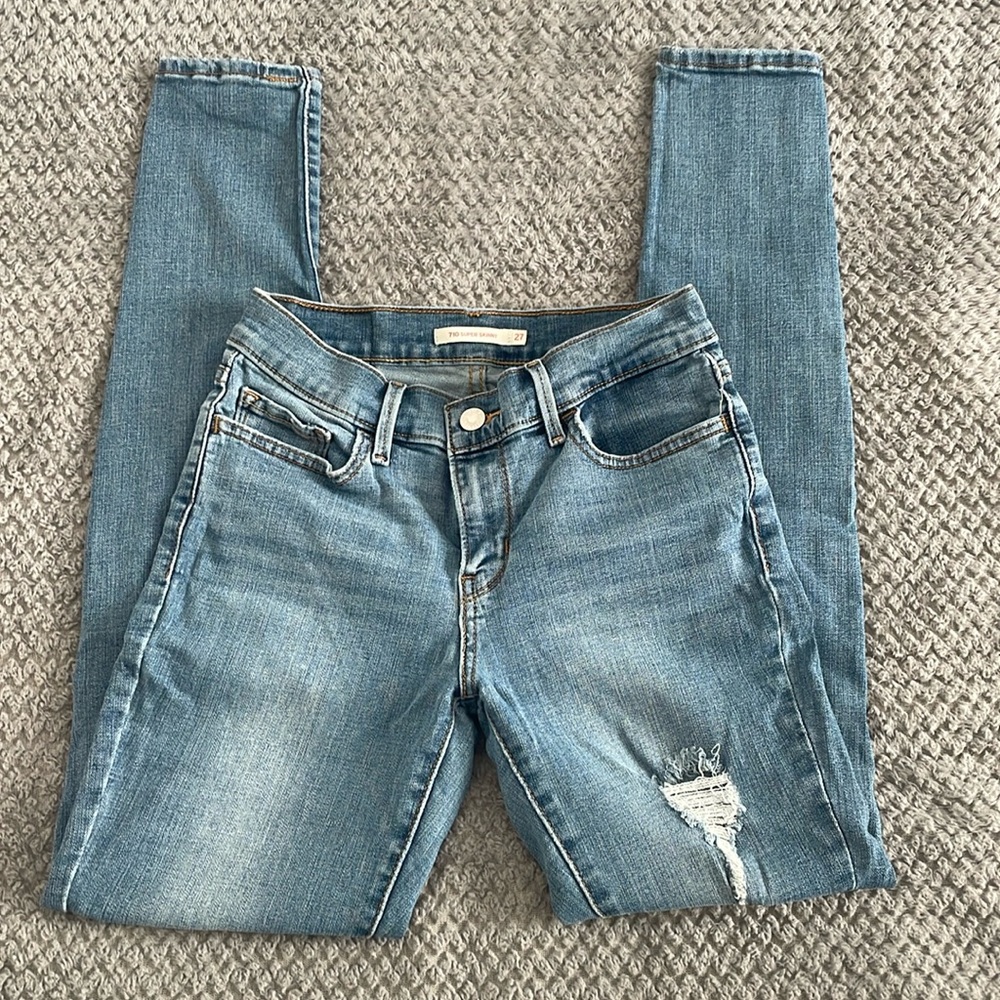 Women’s skinny Levi jeans